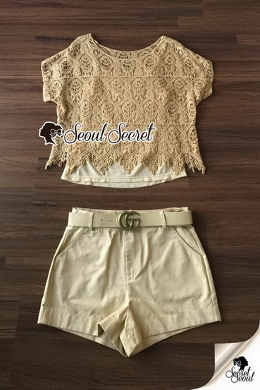 ชุดเสื้อคอปาดพร้อมกางเกงสีครีม