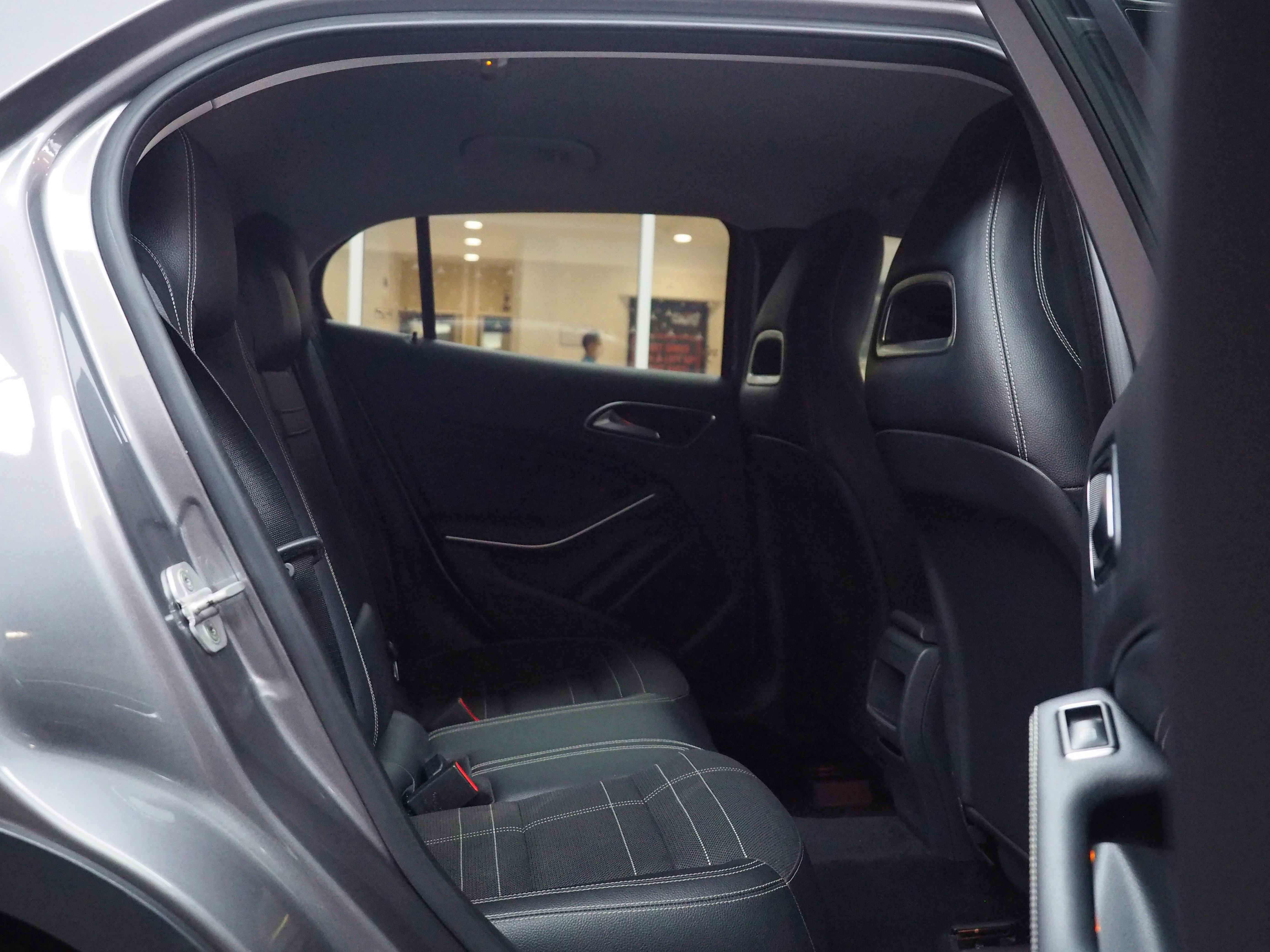 จองแล้ว GLA200 Urban W156