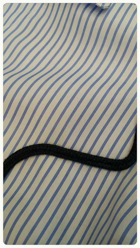 เสื้อผ้าเชิ้ตคอตตอน ลายริ้วฟ้าขาว คอปกอกทรงวี