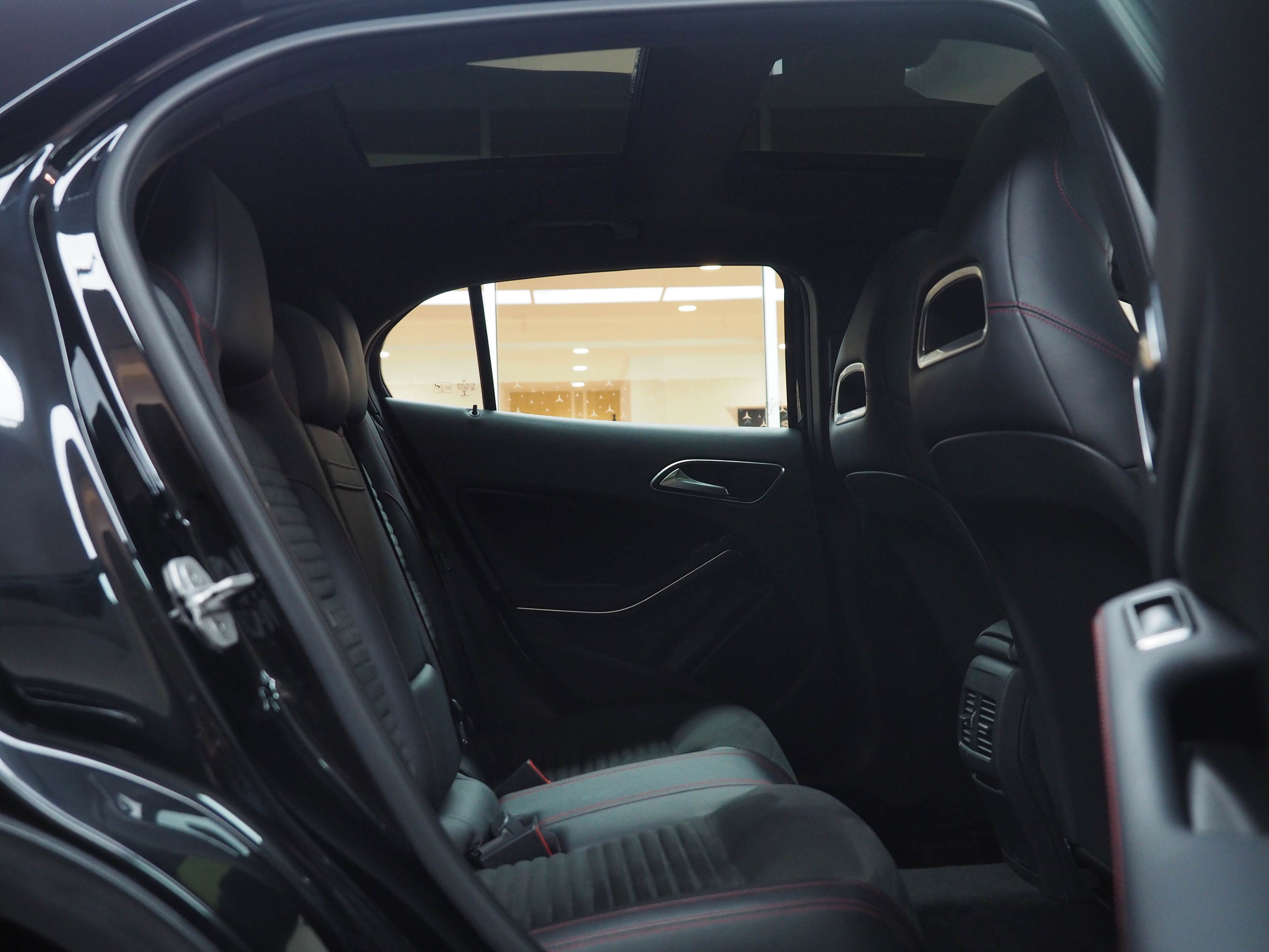 จองแล้ว GLA250 AMG Dynamic W156