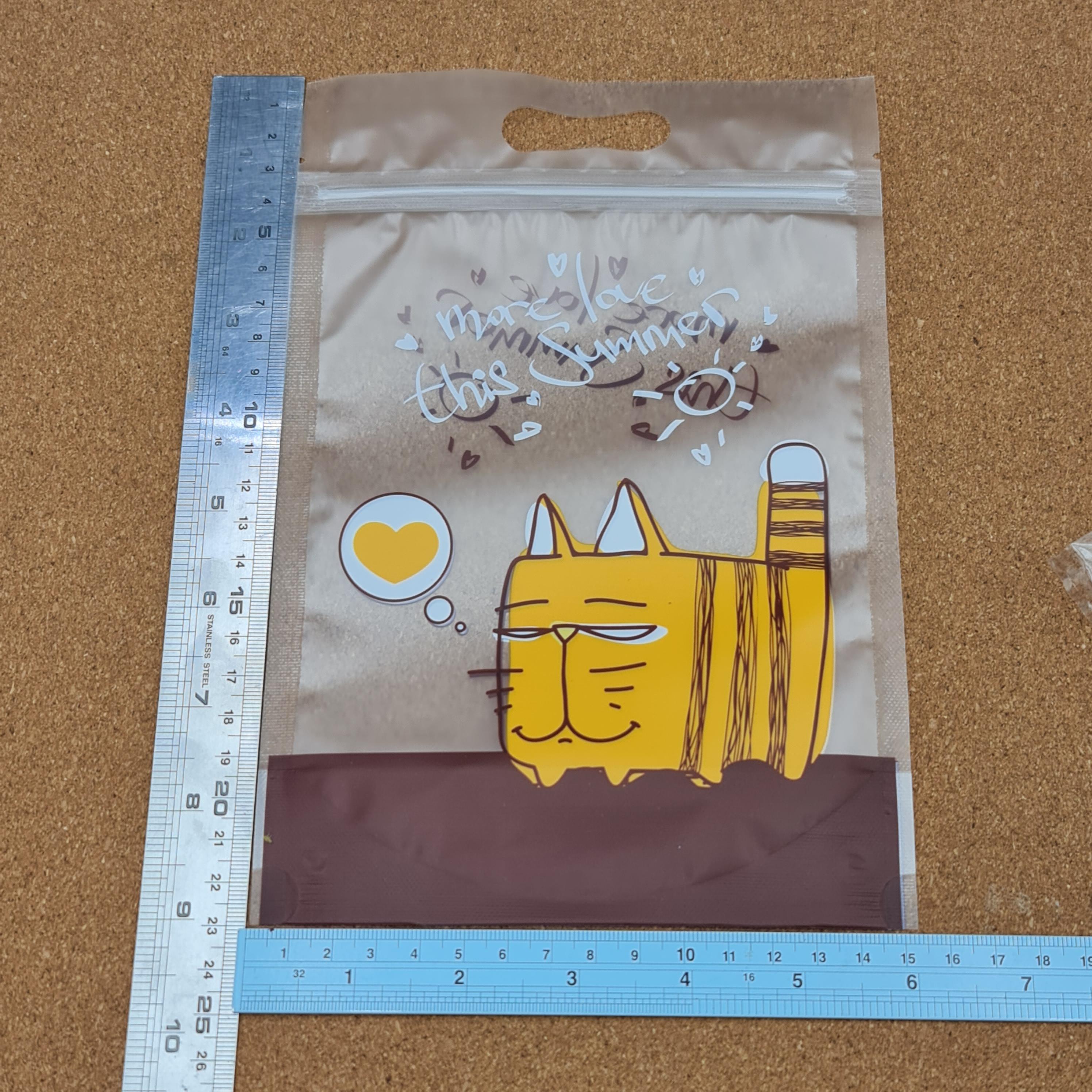 ถุงซิป มีหูหิ้ว ตั้งได้ แมวเหลืองลาย ขนาด15×23+ก้นถุง5.5cm. 50ใบ/แพ็ค 20ใบ/แพ็ค พลาสติก แพ็คเกจ เบเกอรี่ j12