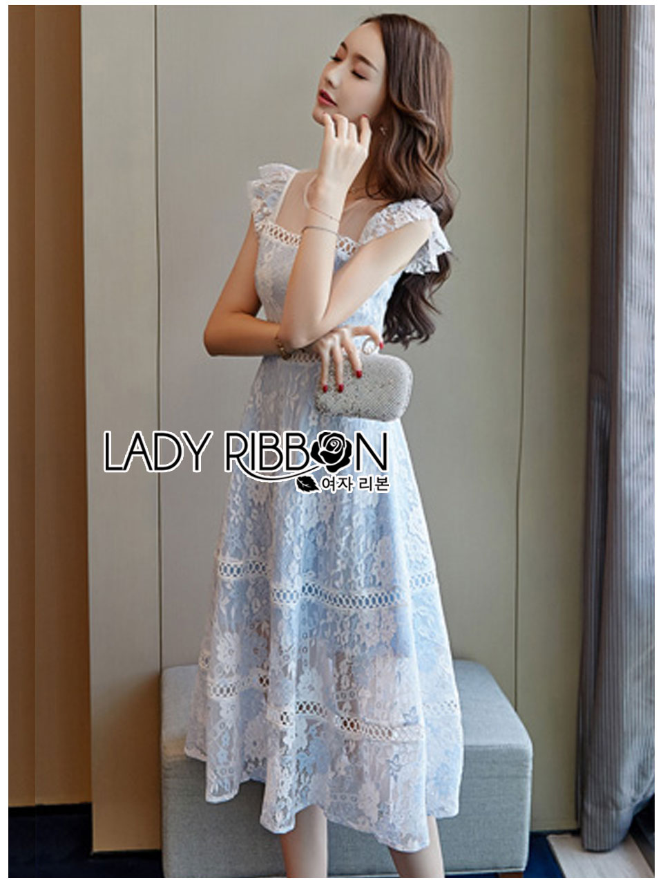 เดรสผ้าลูกไม้สีฟ้าและสีขาวสุดหวาน