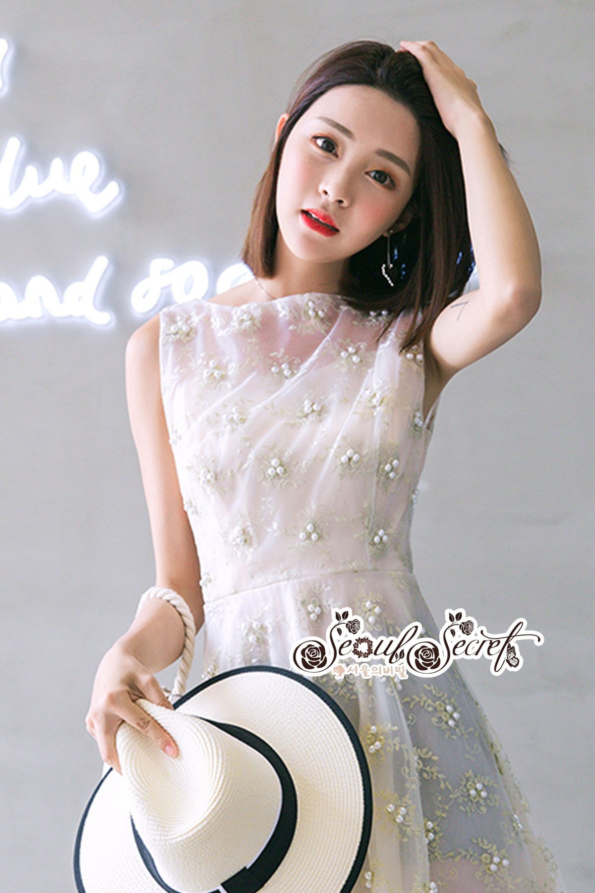 ทรงเดรสแขนกุดคอวี