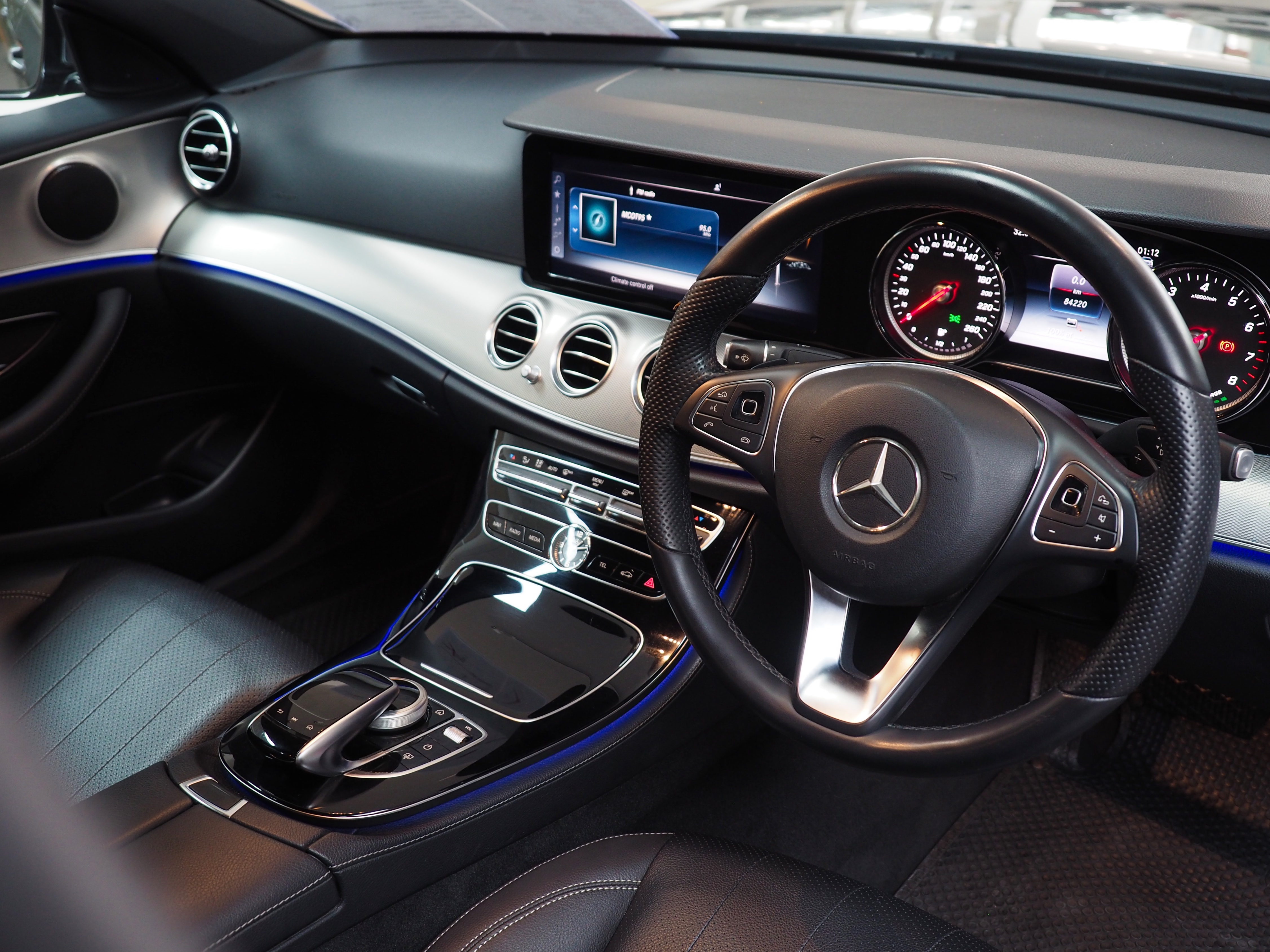 จองแล้ว E350e Avantgarde Plug In Hybrid W213