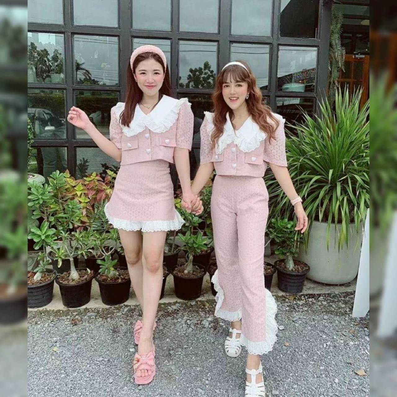 เซทกระดุมหัวใจแต่งปกคอเสื้อระบ่าย