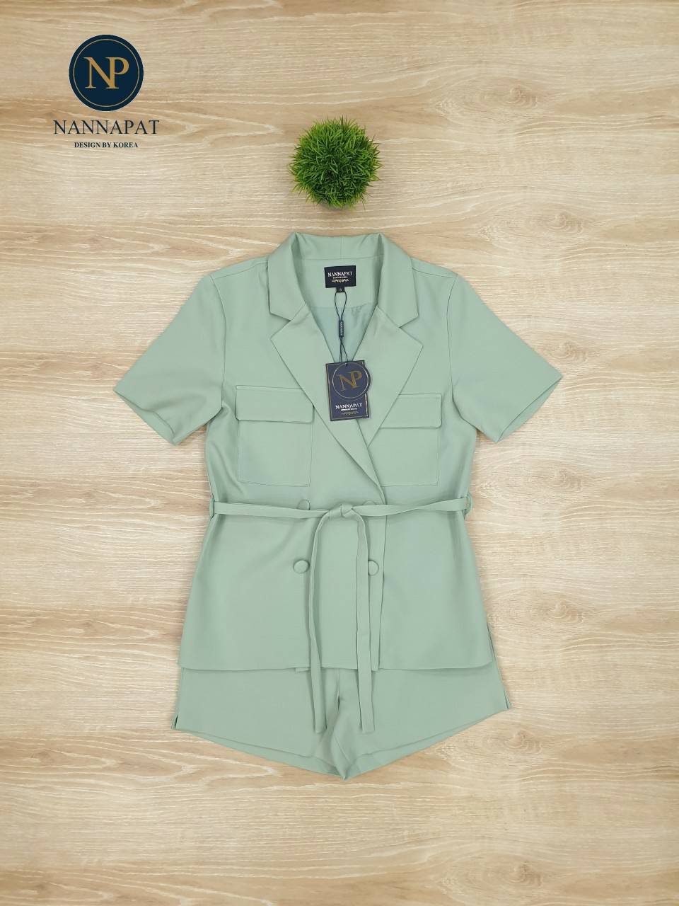 เสื้อคอปกกระดุมหน้าสีเขียว