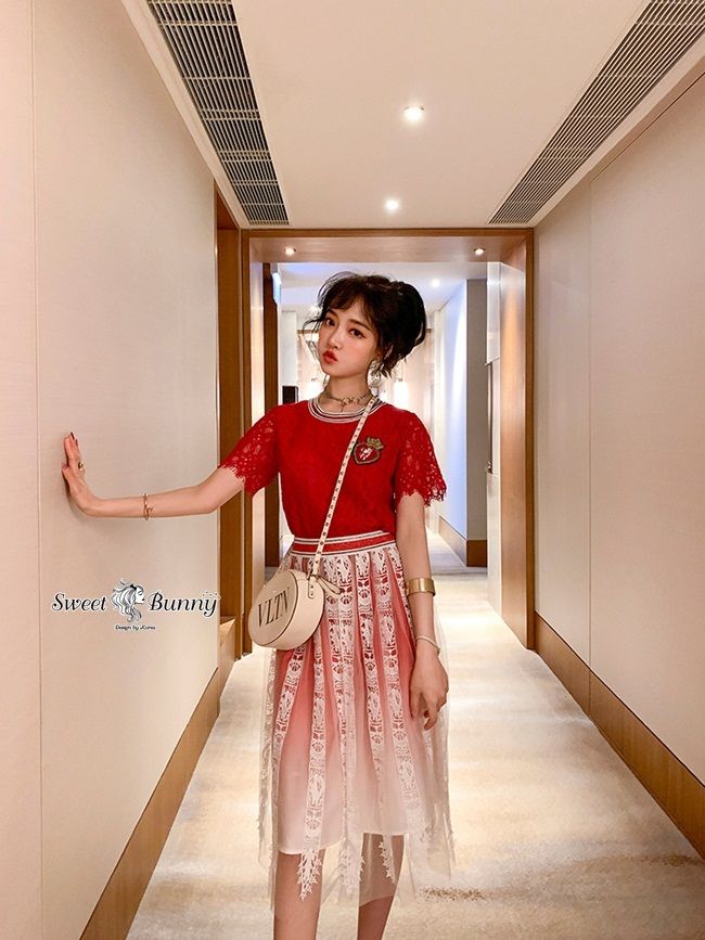 เสื้อคอกลมขอบยางริ้วสีๆ วิ้งเป็นประกาย