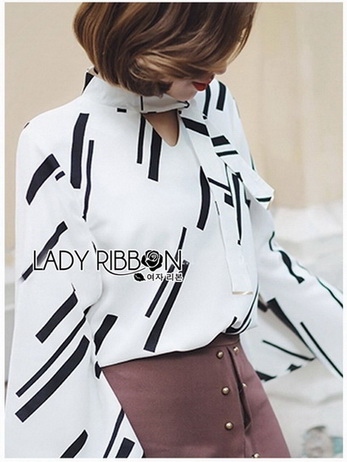 Lady Carlie Graphic Cut-Out Flared-Sleeve Top
