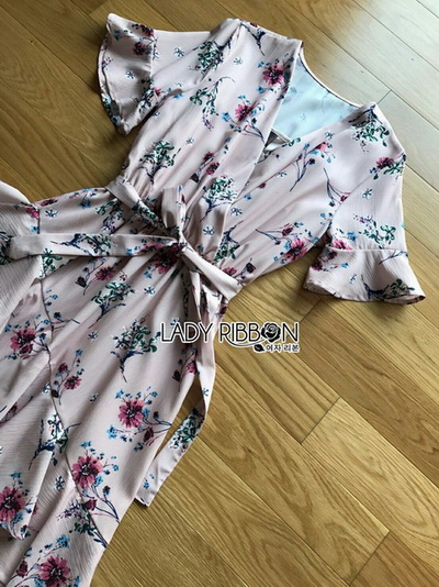 Zig-Zag Crepe Dress เดรสผ้าเครปพิมพ์ลายดอกไม้