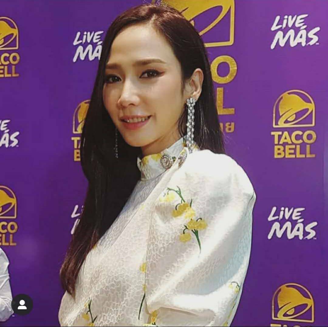 เดรสยาวคอตั้ง เนื้อผ้าพิมพ์ลาย