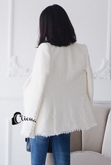 แจ๊คเก็ตสีขาวชุดปักไข่มุข