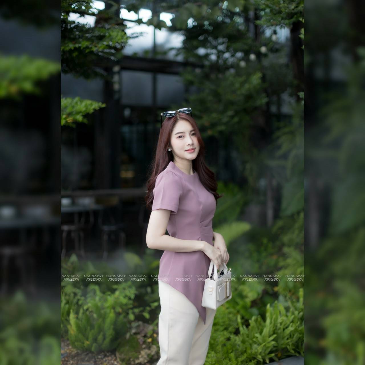 เสื้อเป็นซิปหน้ากางเกงเข้ารูป