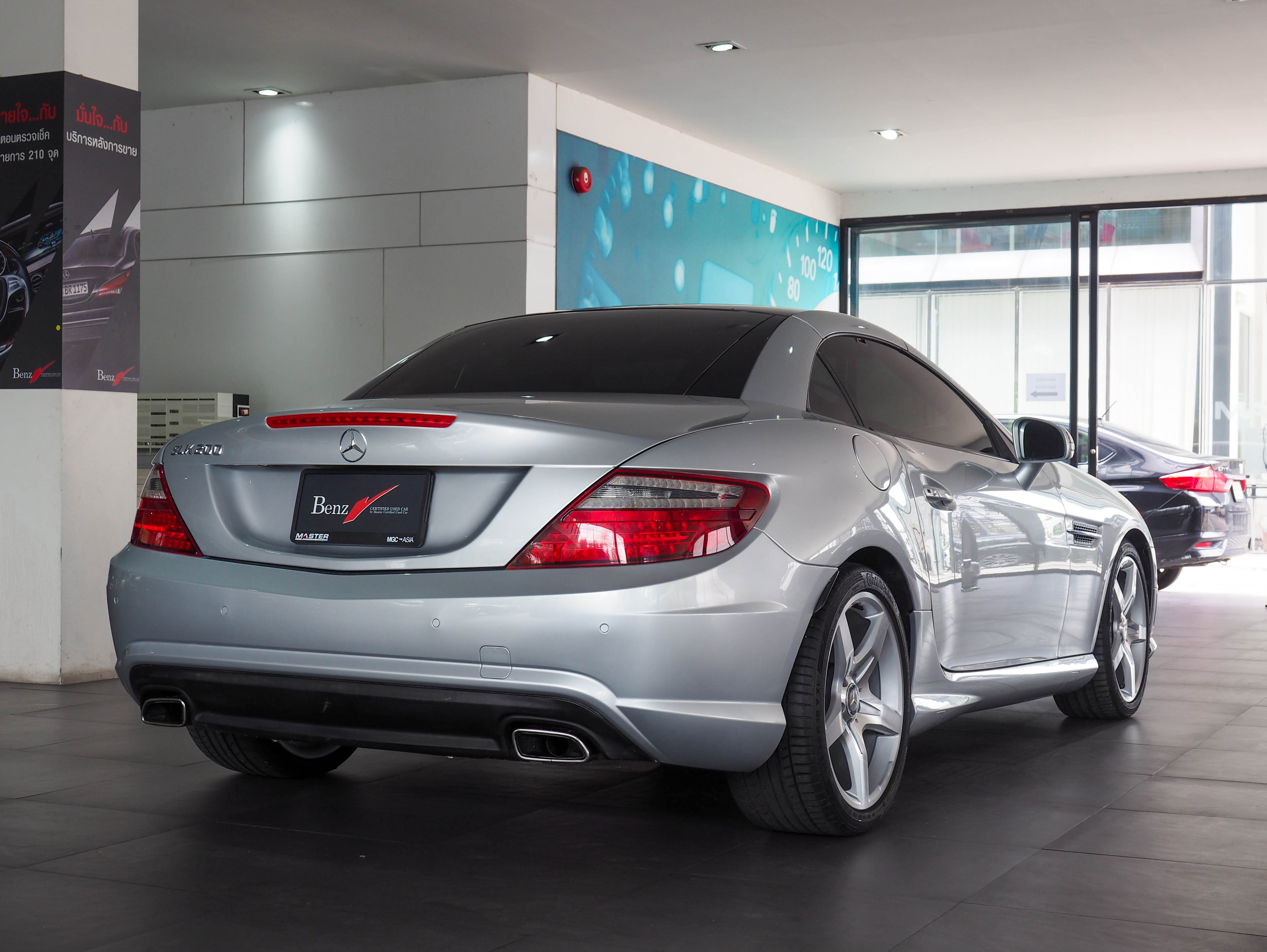 จองแล้ว SLK200 R172