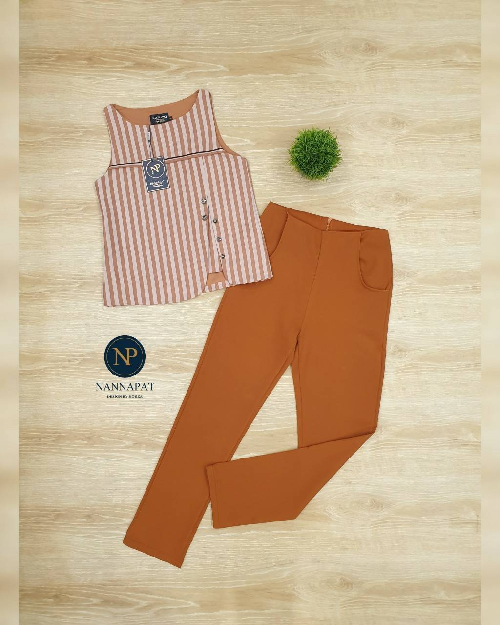 ตัวเสื้อเป็นซิปข้าง