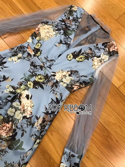 เดรสสั้นผ้าเครปสีฟ้าพิมพ์ลายดอกไม้ตกแต่งทูลเลสีฟ้า