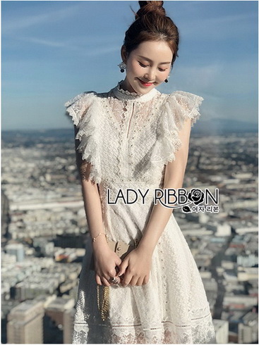 เดรสผ้าลูกไม้สีขาวทรงคอสูง