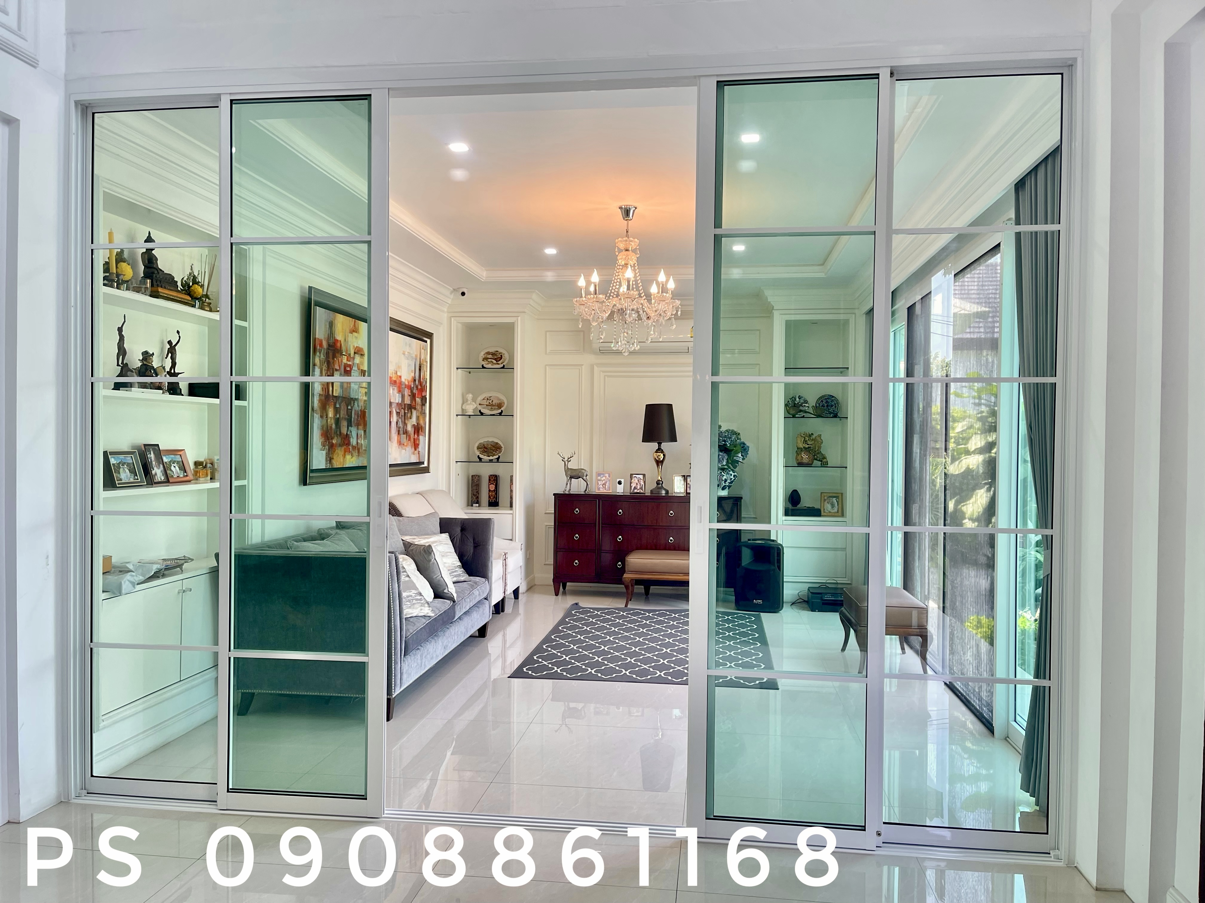 กั้นห้องรับแขกด้วยประตูบานเลื่อนหกบานเปิดกลางอลูมิเนียมสีขาวกระจกเขียวใสสไตล์คลาสสิก