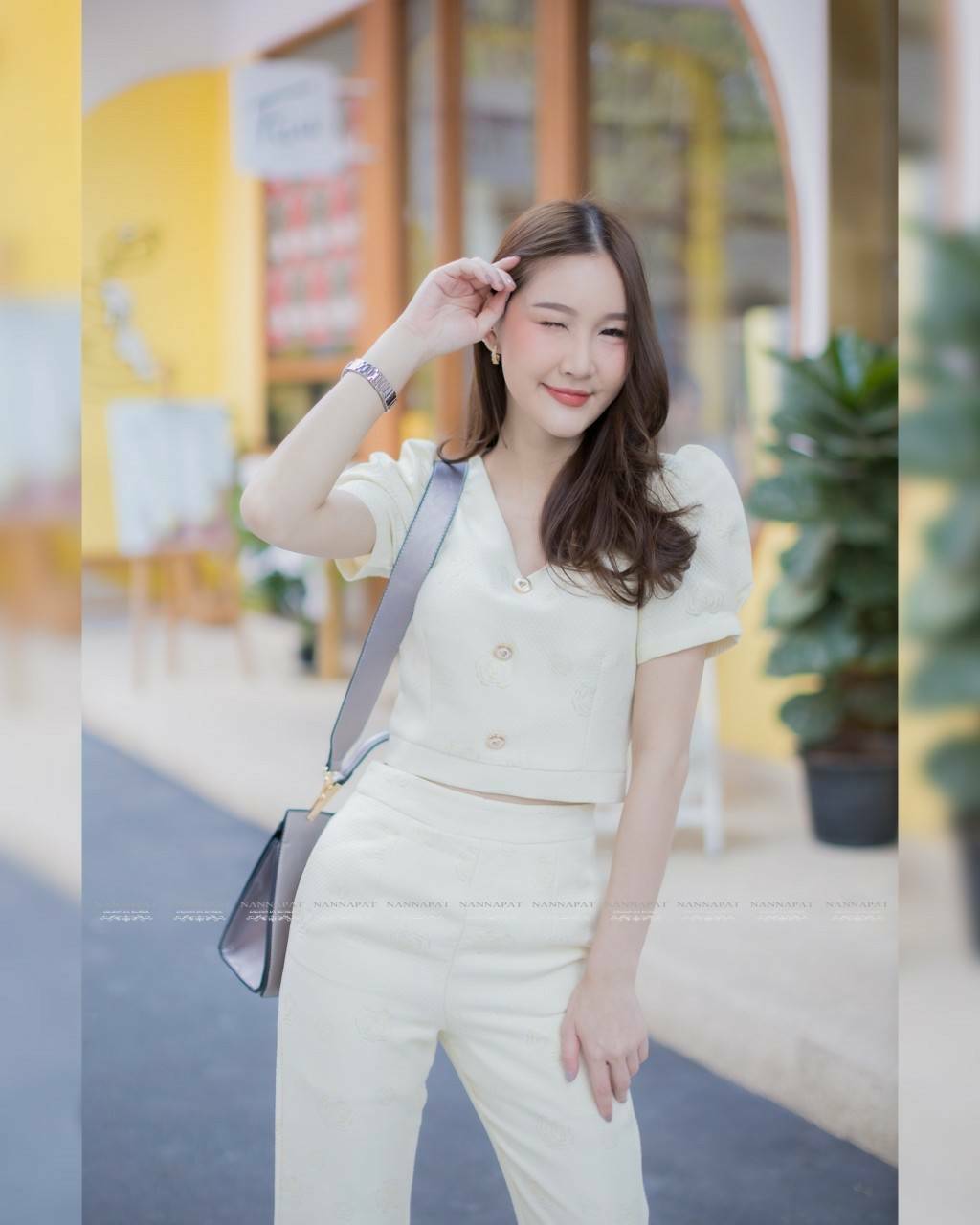 เสื้อซิปหลัง แต่กระดุมน่ารักๆ