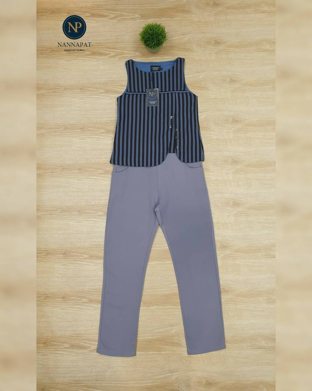 เสื้อเป็นซิปข้างกางเกงทรงสวย