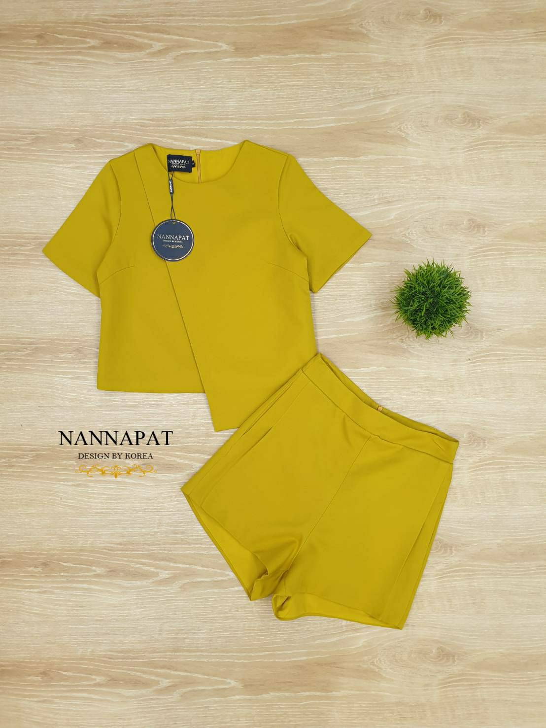 เสื้อซิปหลัง ดีไซน์สองระดับ