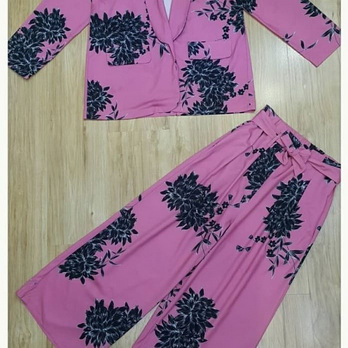 เซ็ทเสื้อสูทกางเกง งานเกาหลีชุดพิมพ์ลายดอกไม้สีดำ