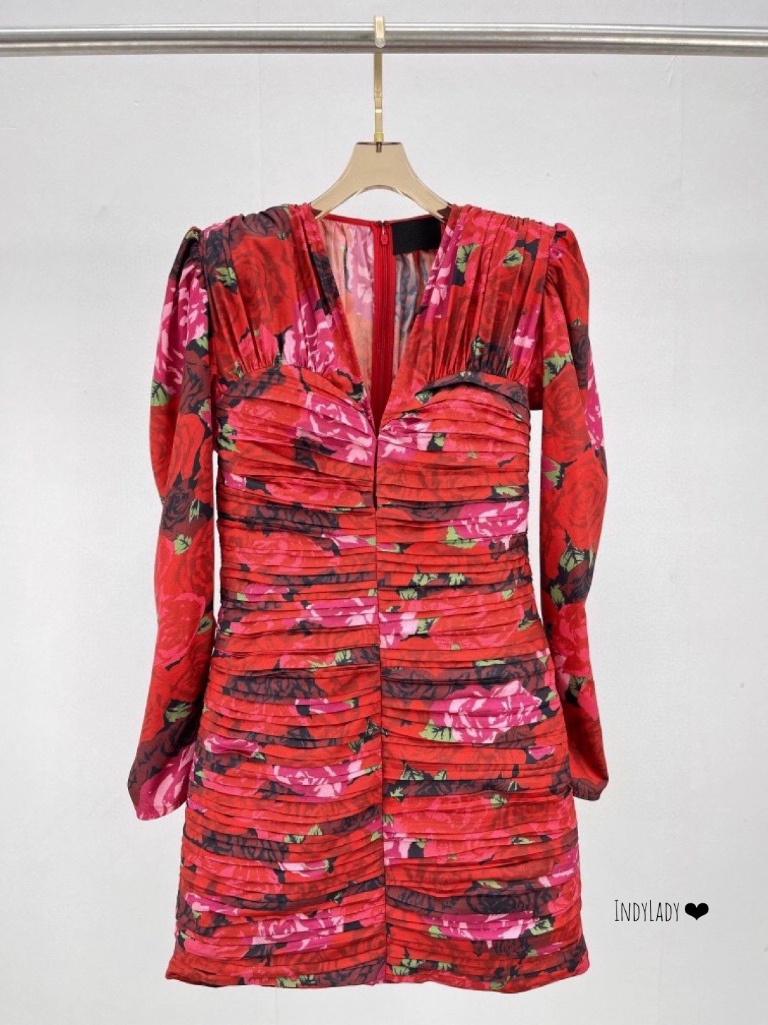 Dress สั้น คอวี แขนยาว