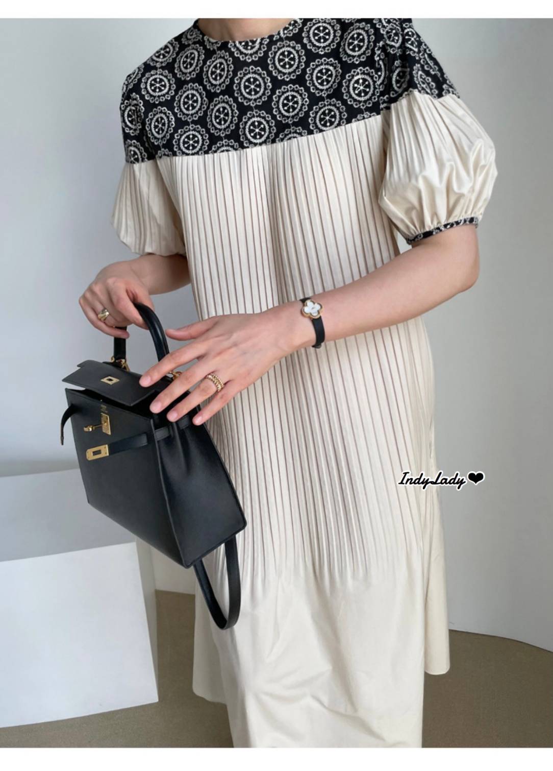 Dress คอกลม แขนสั้น