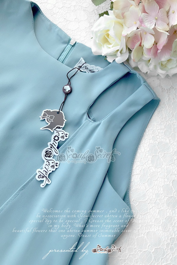 เสื้อแขนกุดสีฟ้าเนื้อผ้าเครปเรียบๆ