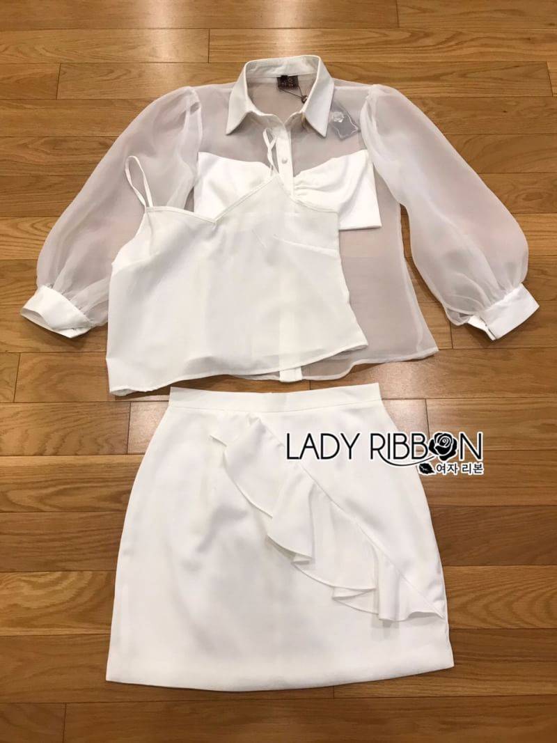 เซ็ตเสื้อเชิ้ตผ้าจอร์เจียสีขาวตกแต่งริบบิ้นและกระโปรงตกแต่งระบาย