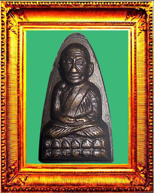 หลวงปู่ทวดหลังหนังสือพิมพ์ใหญ่วงเดือน องค์ที่ 1