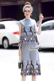 เสื้อทรงแขนกุดลายริ้ว