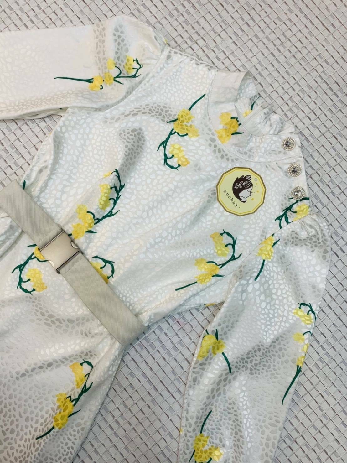 เดรสยาวคอตั้ง เนื้อผ้าพิมพ์ลาย