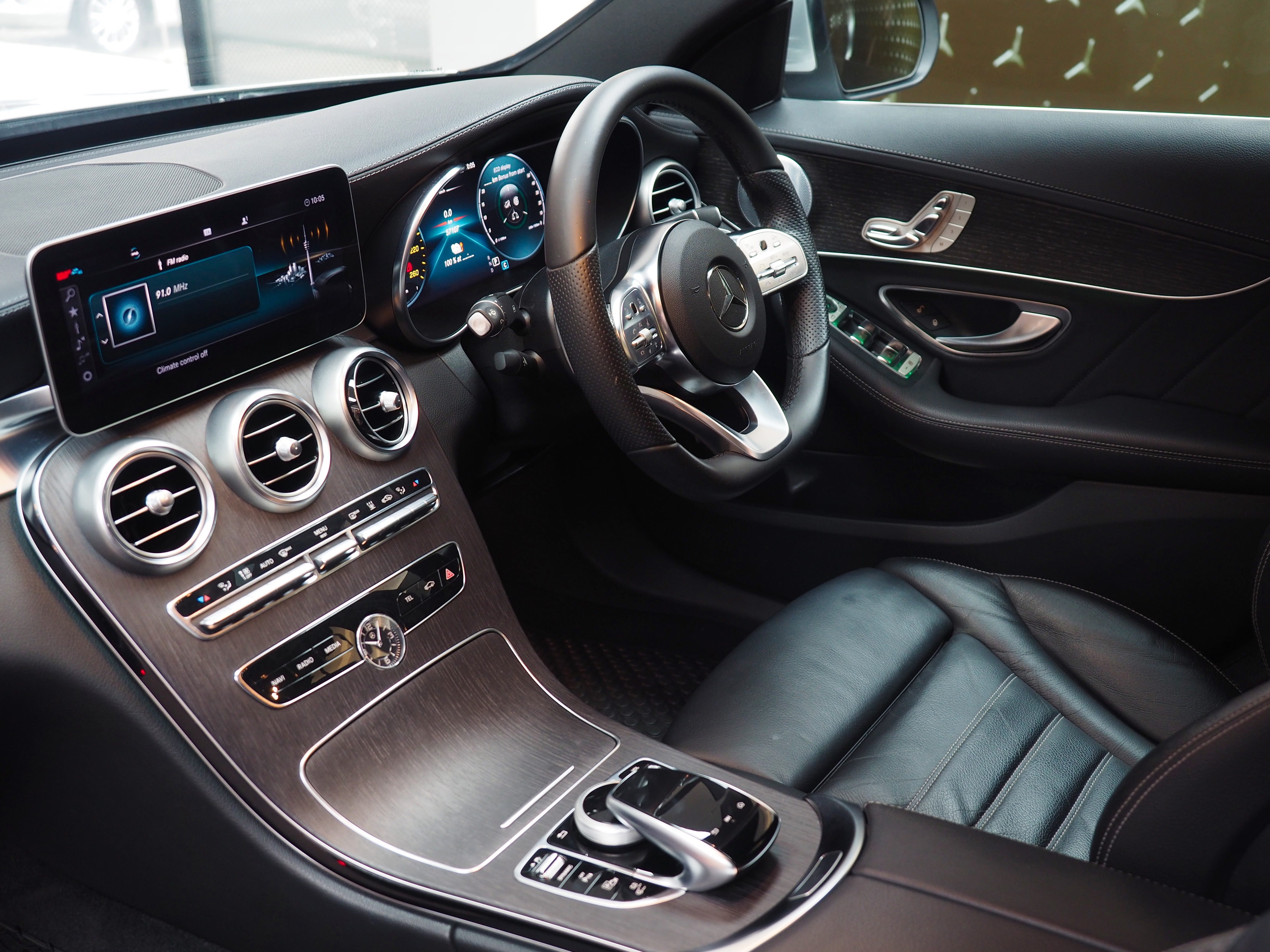 จองแล้ว C300e Plug in Hybrid AMG W205