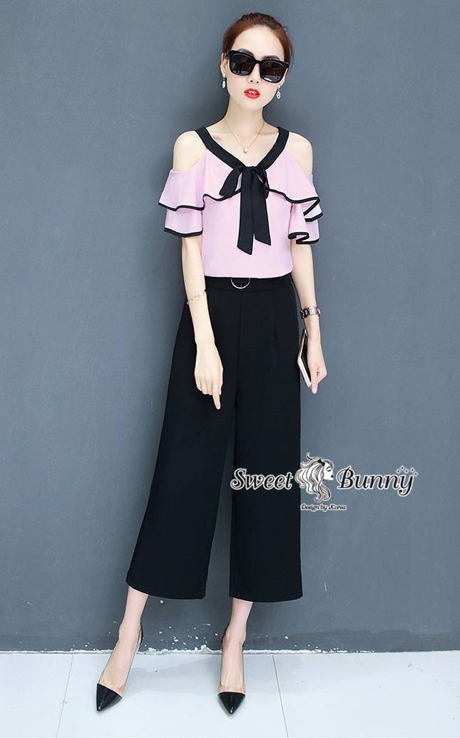 เสื้อทรงเว้าไหล่ คอกลมผูกโบว์
