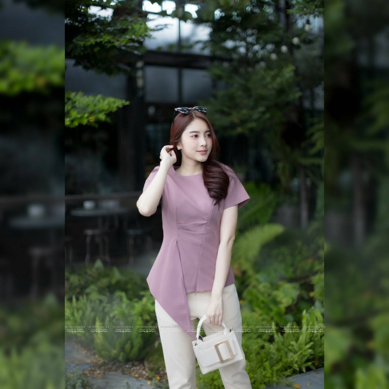 เสื้อเป็นซิปหน้ากางเกงเข้ารูป