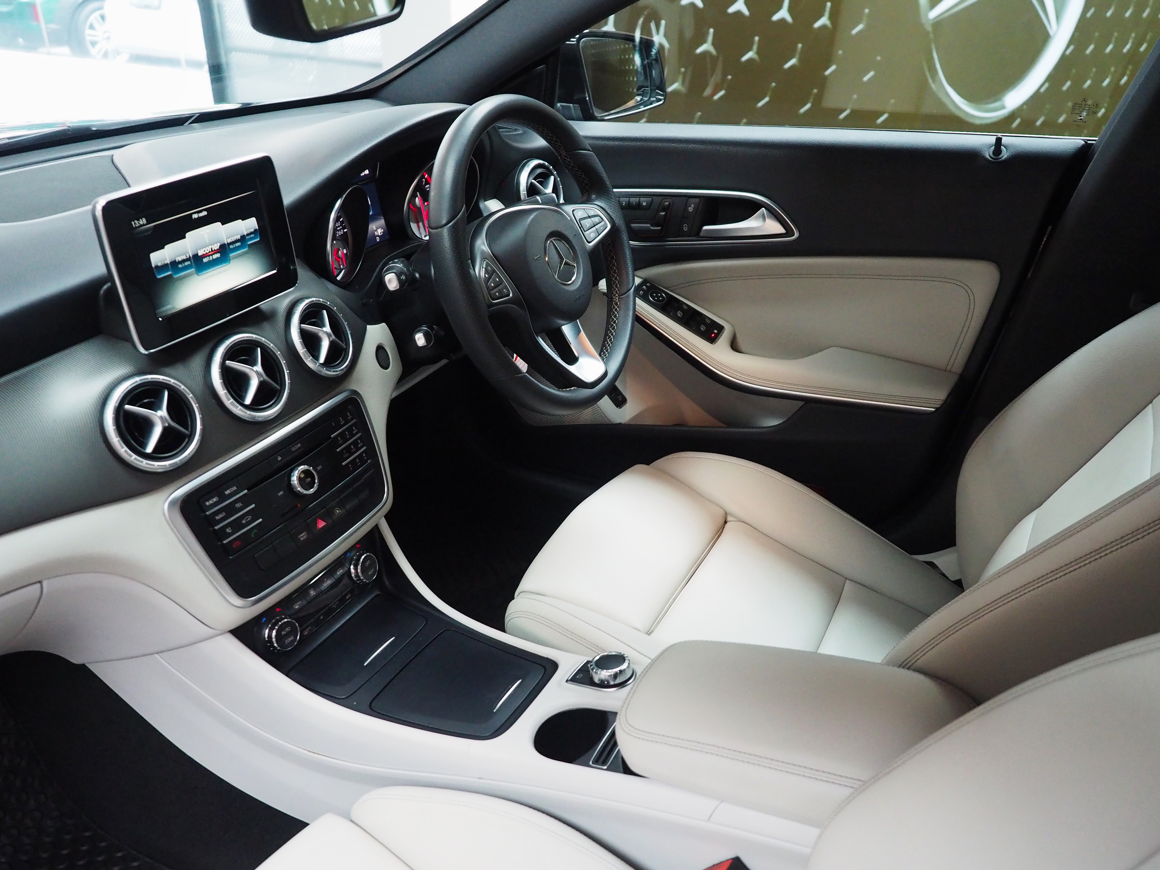 จองแล้ว CLA200 Urban W117