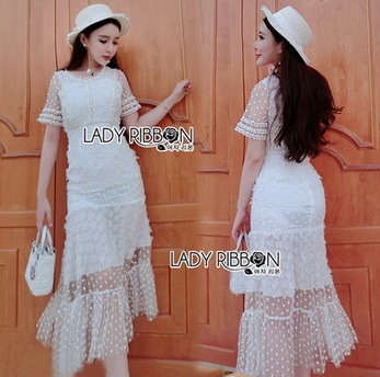 Maxi Dress เดรสยาวสีขาวปักดอกเดซี่