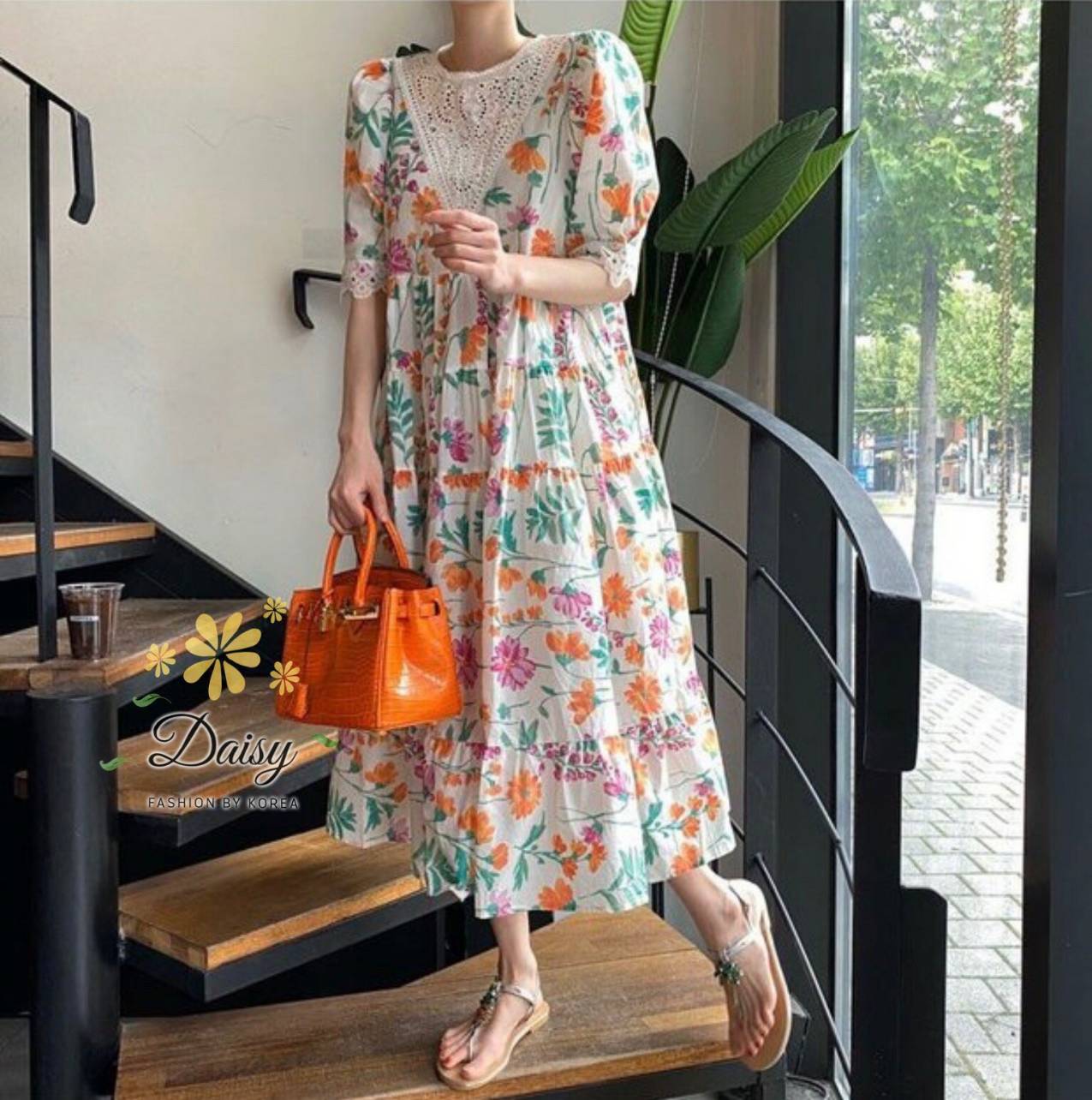 เดรสคอวีผ้าจอเจียร์สีขาว