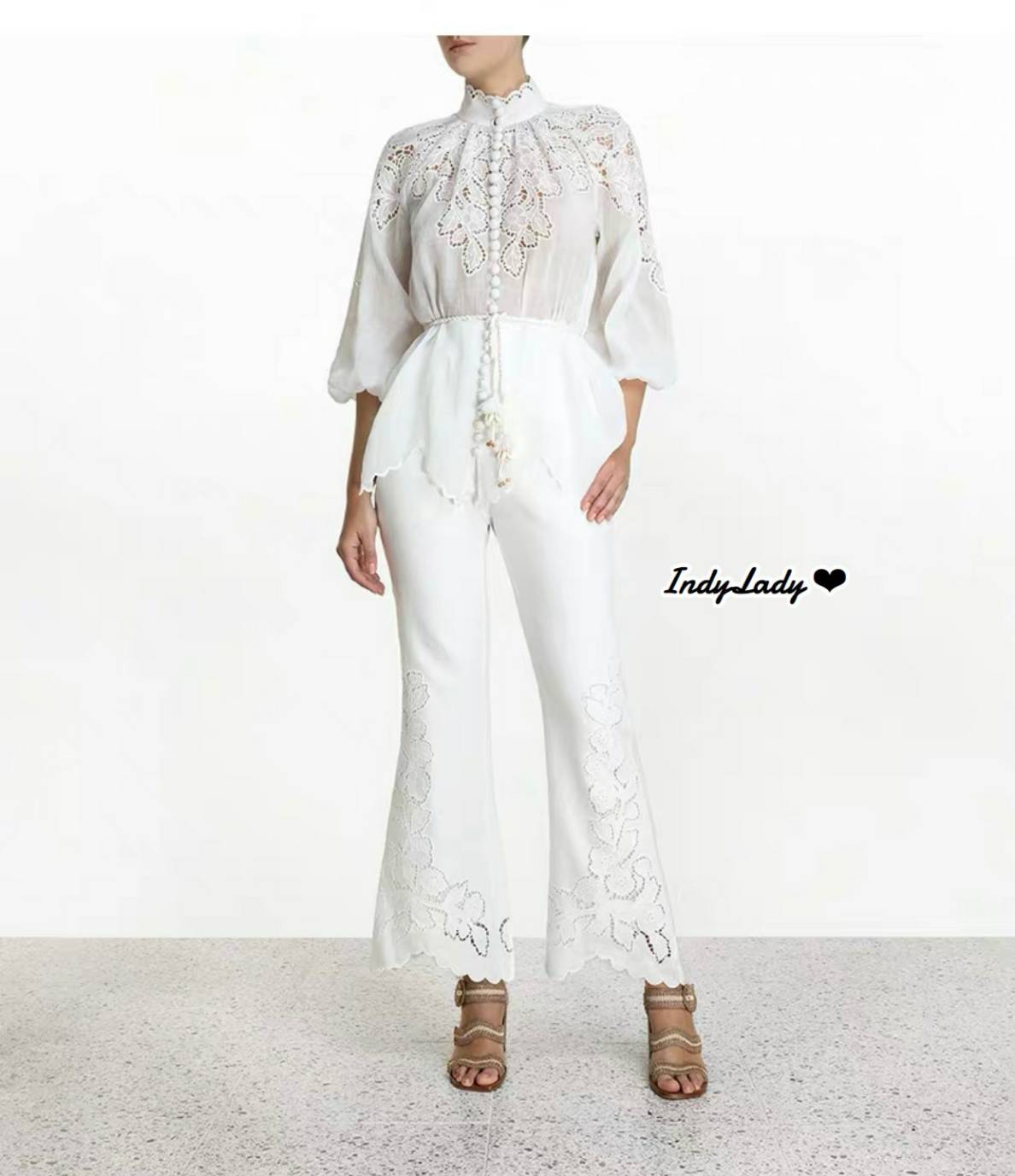 เสื้อแขนยาวพอง ทรงสวย แต่งกระดุมหน้ายาว