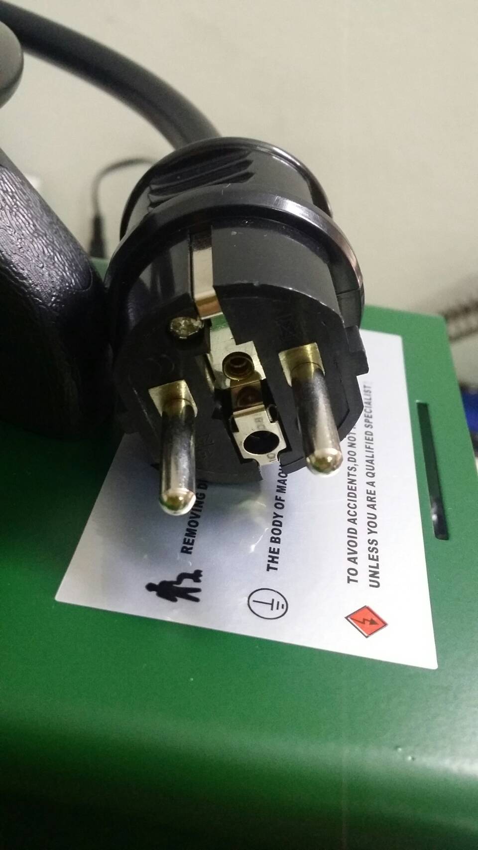 เครื่องเชื่อมไฟฟ้า HITRONIC ARC200C