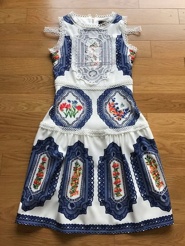 เดรสผ้าเครปพิมพ์ลายตกแต่งลูกไม้