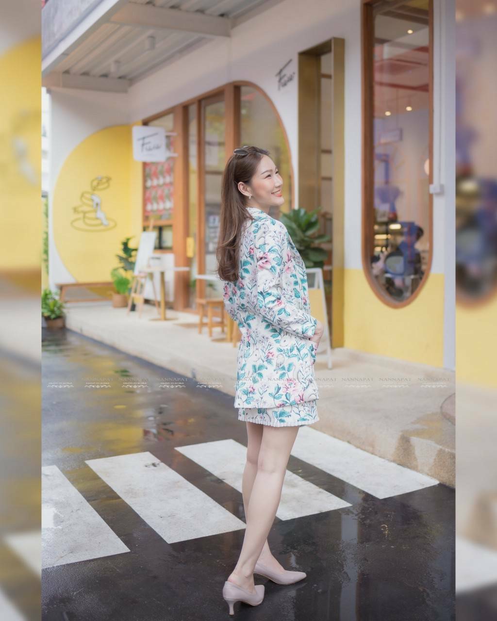 เสื้อสูทคลุมแขนยาวมีกระเป๋าสองข้าง