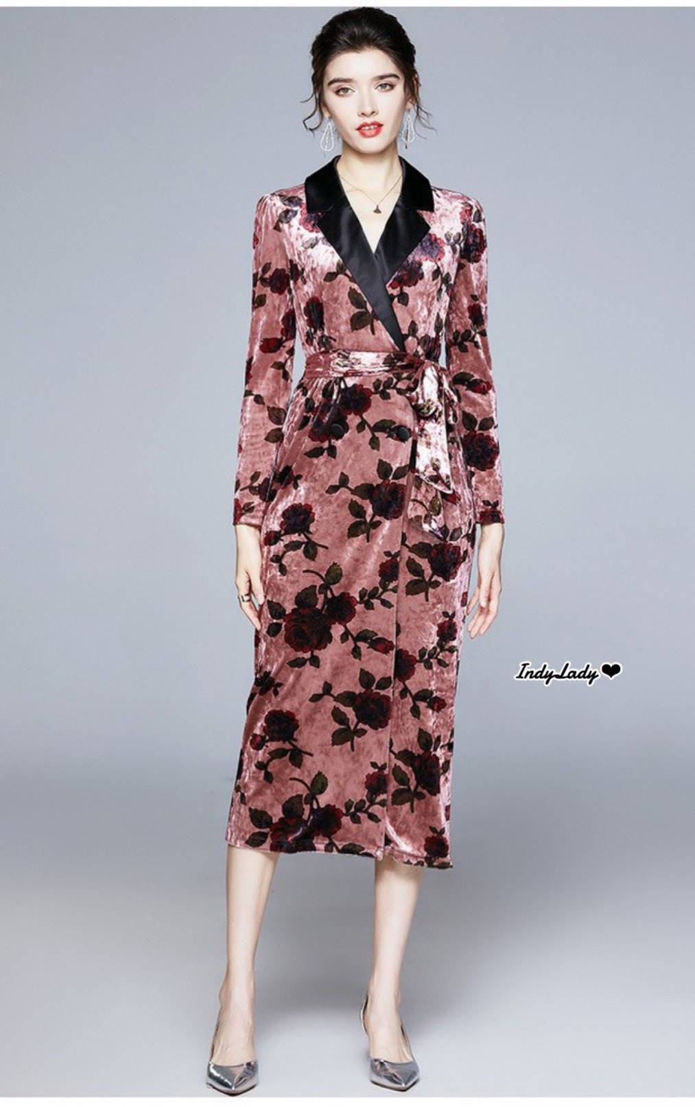 Dress กระดุมคู่ แขนยาว คอปกสีดำ