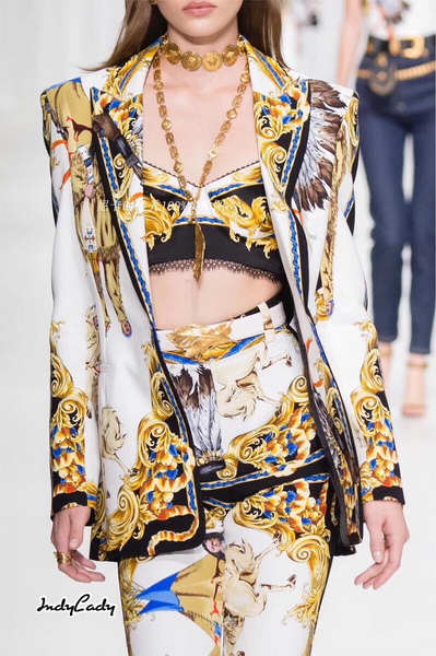 เสื้อแขนยาวคอปกทรงสูท มีซับในในตัวทรงสวย