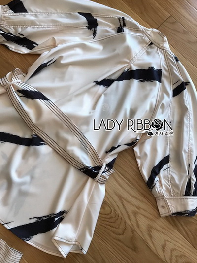 เซ็ตเสื้อและกางเกงเข้าชุดพิมพ์ลายกราฟฟิก