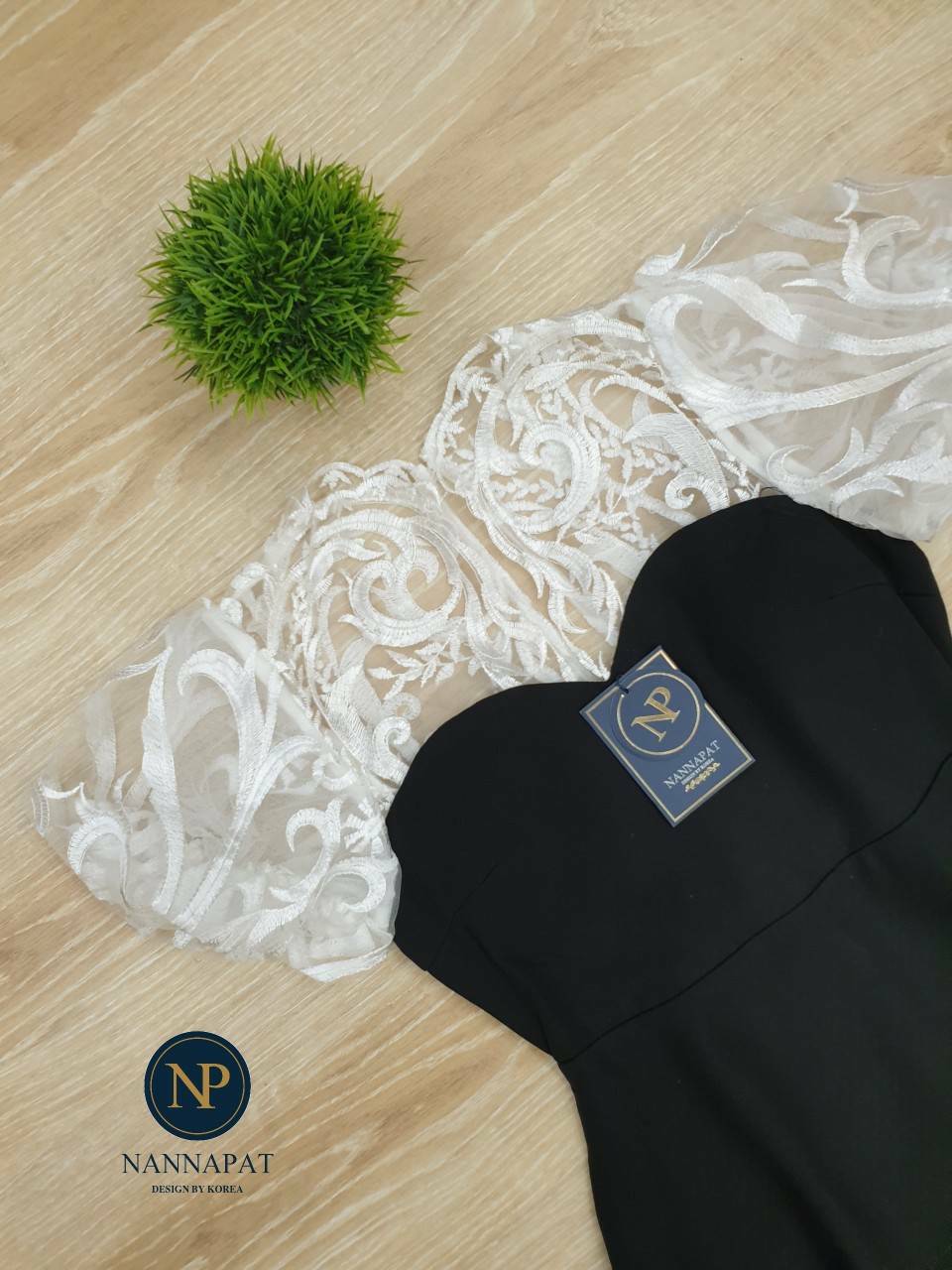 ชุดเดรสซิปหลังมีฟองน้ำที่อก