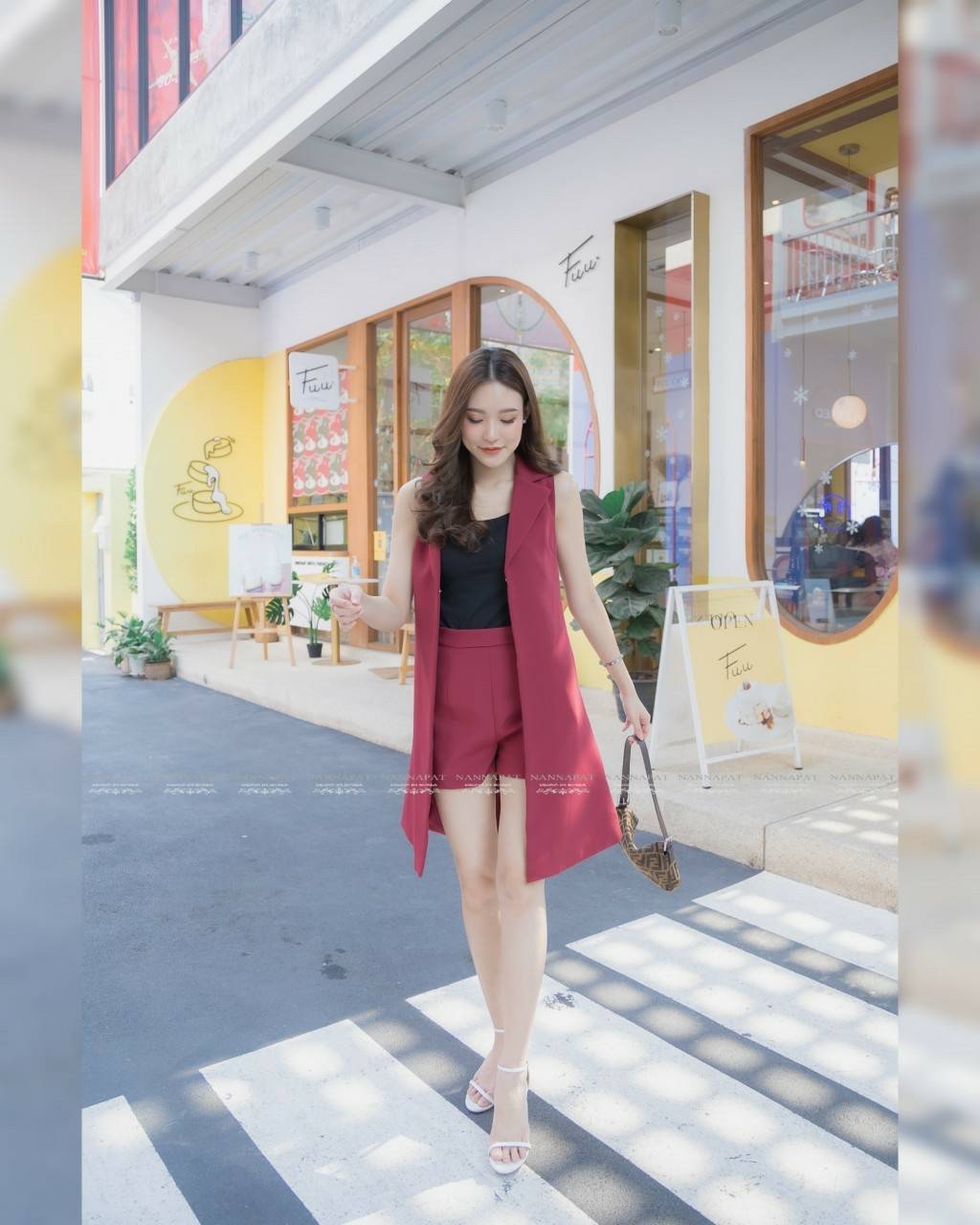 เสื้อคลุมยาว มาพร้อมเสื้อยืดสายเดี่ยว