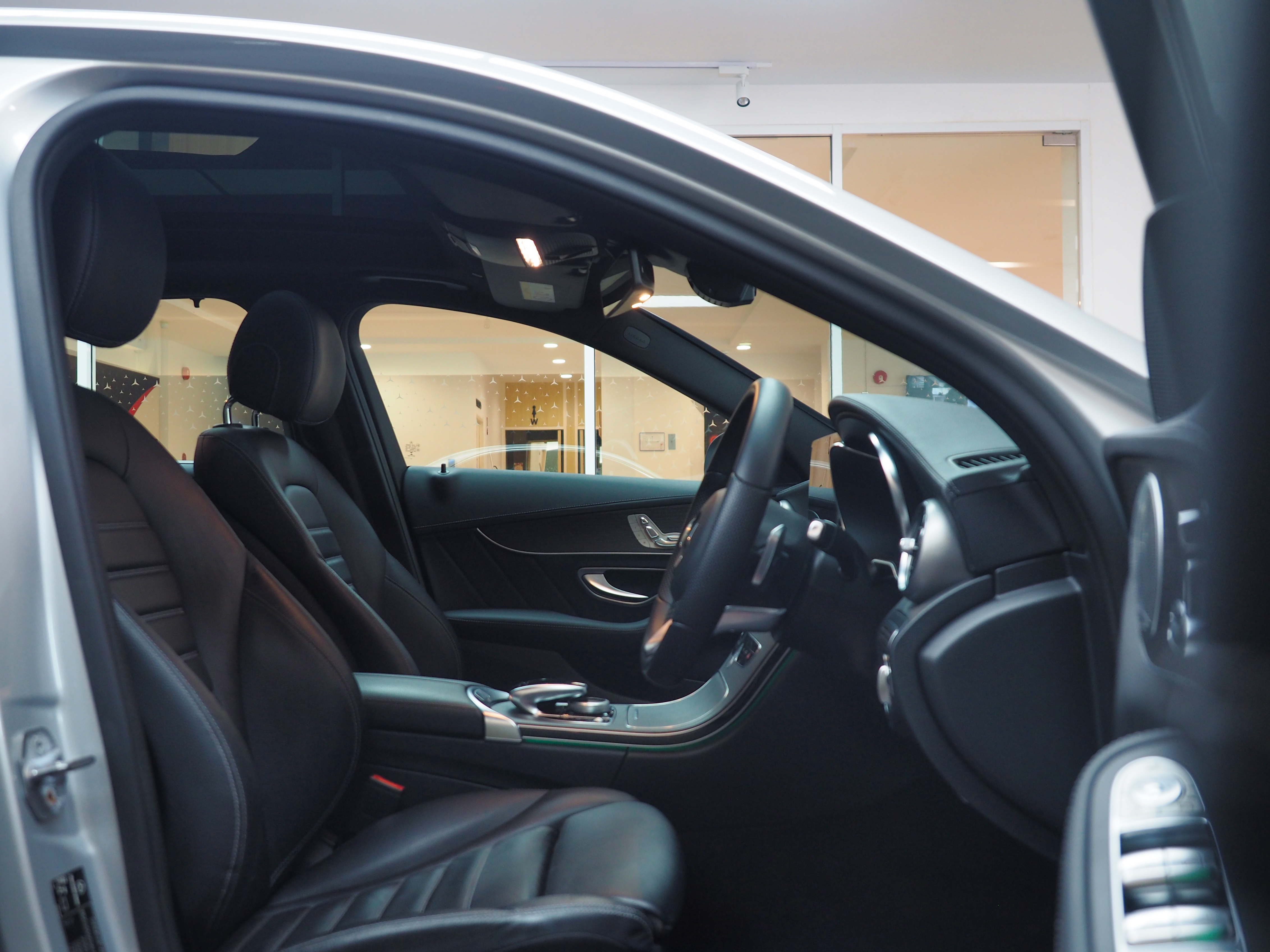 จองแล้ว C300e Plug in Hybrid AMG W205