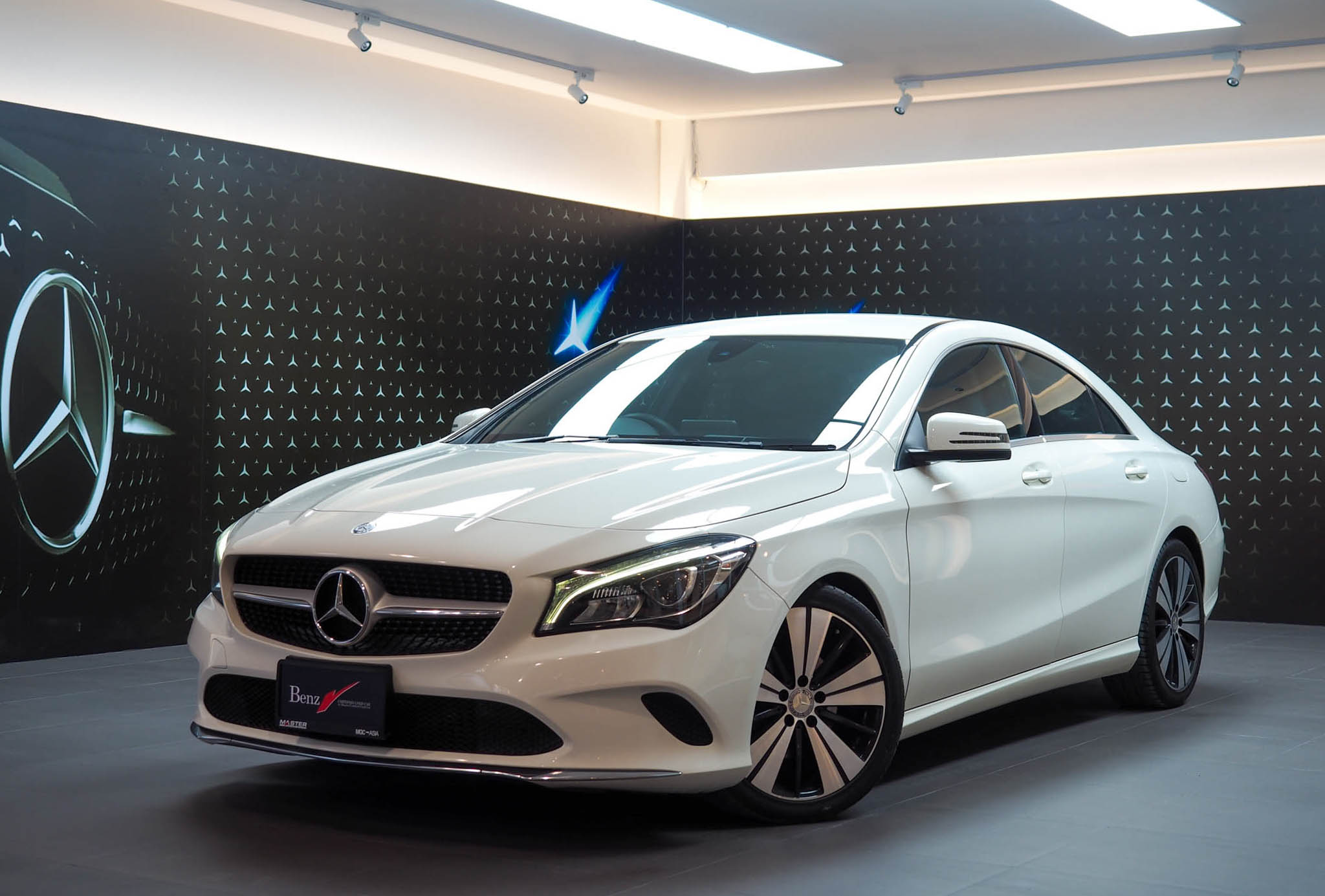 จองแล้ว CLA200 Urban W117