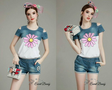 Lady Ribbon Online เสื้อผ้าออนไลน์ ขายส่งของแท้พร้อมส่ง Sweet Bunny SW09250716 Sweet Bunny Present... Cold Shoulder Denim Shorts Set
